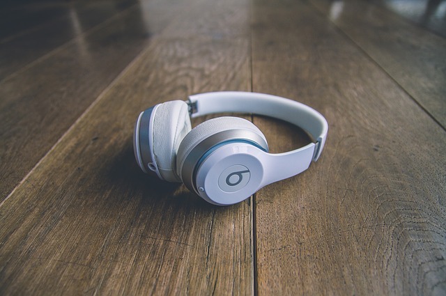 headphones picture